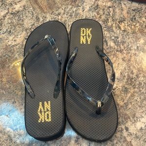 Size 8 DKNY flip flops leopard straps worn just a few times look like new